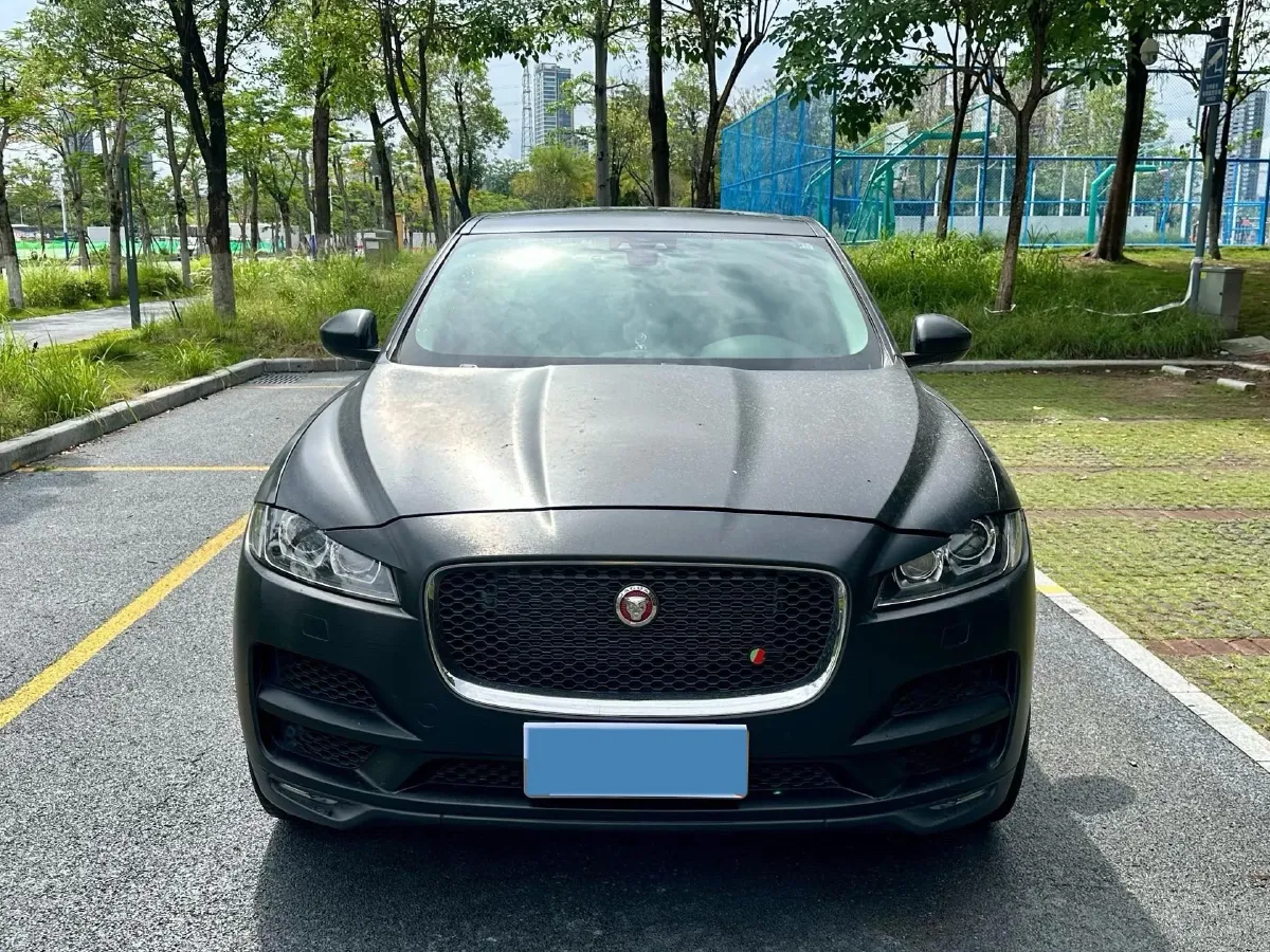 2018 Jaguar F-PACE 2.0T 250HP L4 8AT,autocango,china used car exporter,china ev exporter,chinese used car exporter,chinese used ev exporter