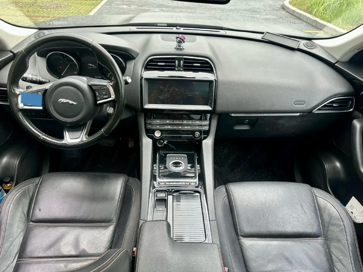 2018 Jaguar F-PACE 2.0T 250HP L4 8AT,autocango,china used car exporter,china ev exporter,chinese used car exporter,chinese used ev exporter