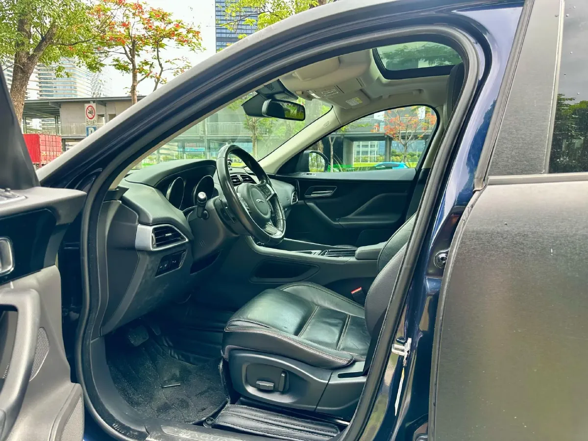 2018 Jaguar F-PACE 2.0T 250HP L4 8AT,autocango,china used car exporter,china ev exporter,chinese used car exporter,chinese used ev exporter