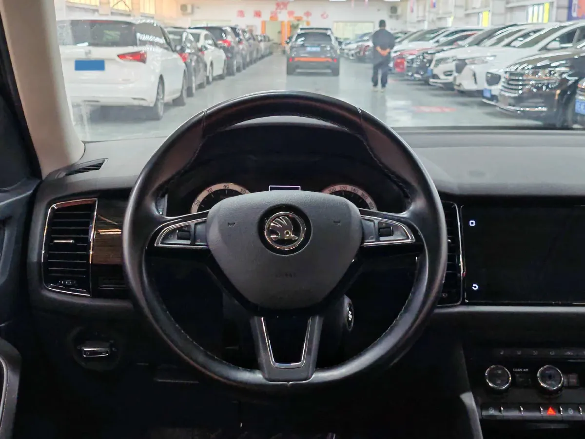 2018 Skoda Kodiak 2.0T 186HP L4 7DCT,autocango,china used car exporter,china ev exporter,chinese used car exporter,chinese used ev exporter