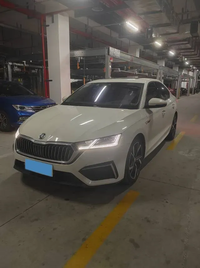 2022 Skoda Octavia 1.4T 150HP L4 7DCT,autocango,china used car exporter,china ev exporter,chinese used car exporter,chinese used ev exporter