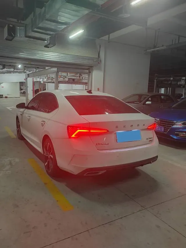 2022 Skoda Octavia 1.4T 150HP L4 7DCT,autocango,china used car exporter,china ev exporter,chinese used car exporter,chinese used ev exporter