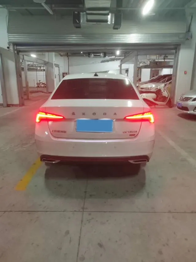 2022 Skoda Octavia 1.4T 150HP L4 7DCT,autocango,china used car exporter,china ev exporter,chinese used car exporter,chinese used ev exporter