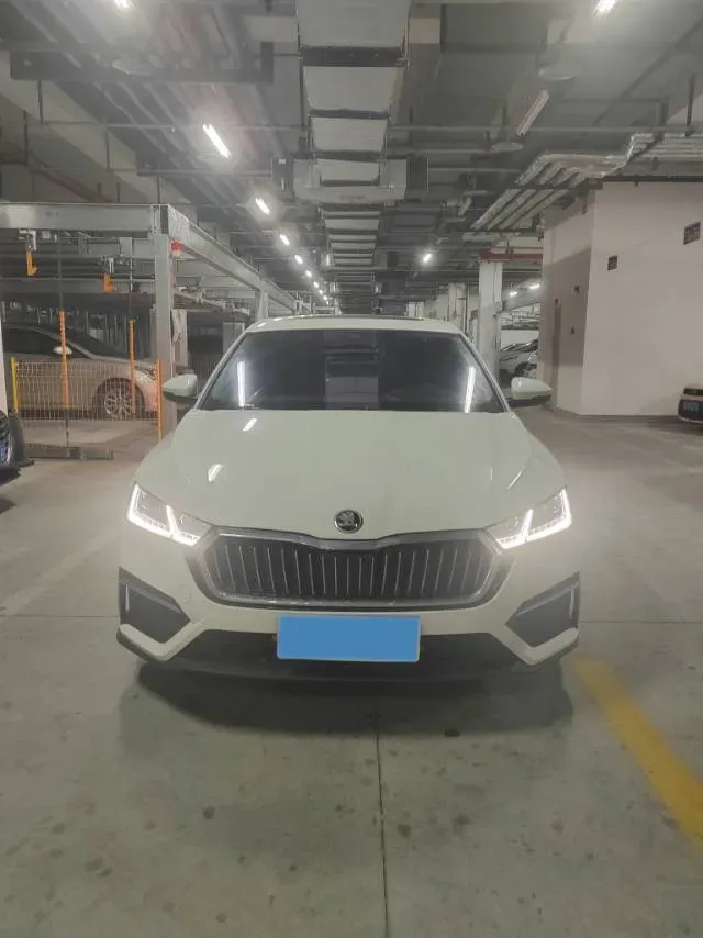 2022 Skoda Octavia 1.4T 150HP L4 7DCT,autocango,china used car exporter,china ev exporter,chinese used car exporter,chinese used ev exporter
