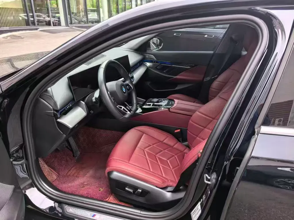 2024 BMW 5 Series 2.0T 258HP L4 8AT,autocango,china used car exporter,china ev exporter,chinese used car exporter,chinese used ev exporter