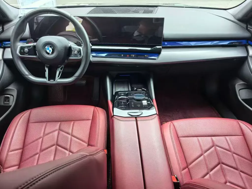 2024 BMW 5 Series 2.0T 258HP L4 8AT,autocango,china used car exporter,china ev exporter,chinese used car exporter,chinese used ev exporter