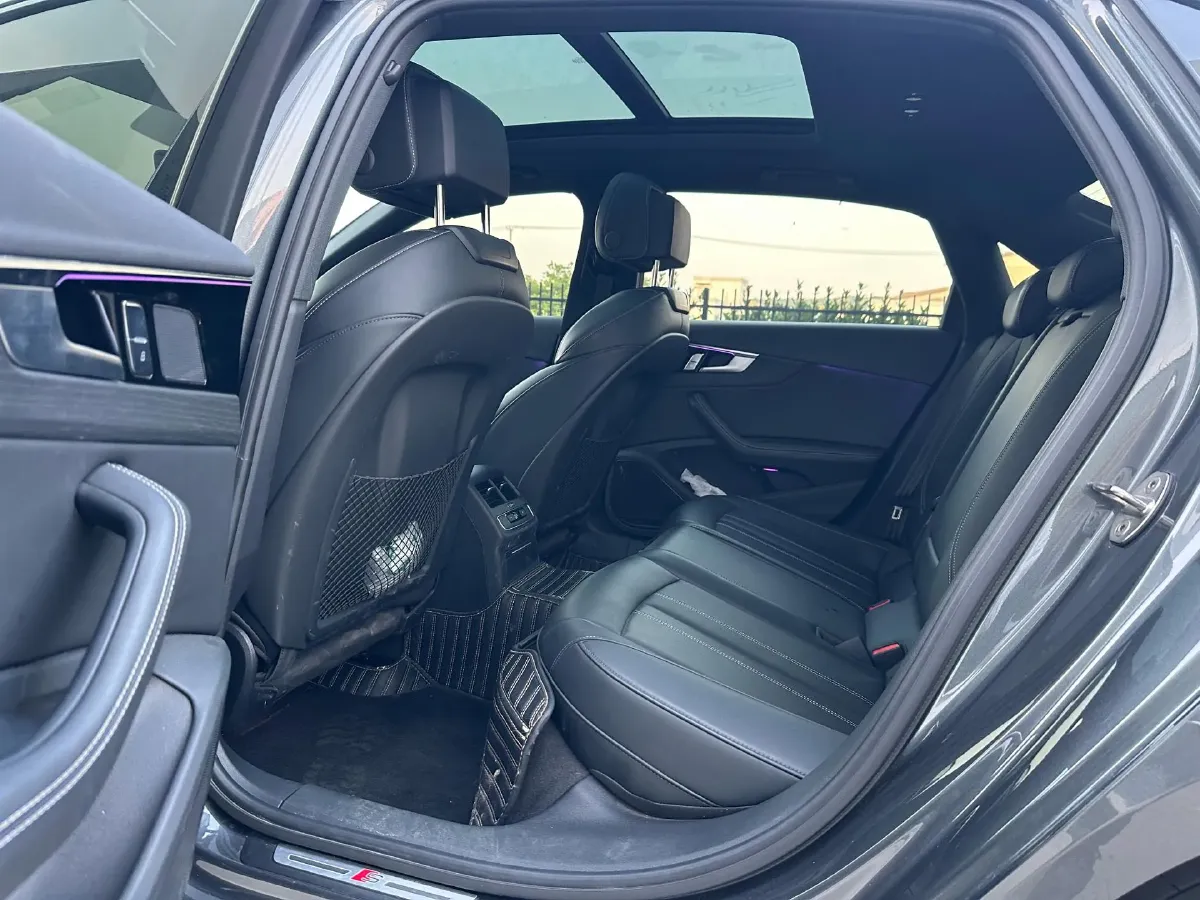 2024 Audi A4L 2.0T 190HP L4 7DCT,autocango,china used car exporter,china ev exporter,chinese used car exporter,chinese used ev exporter