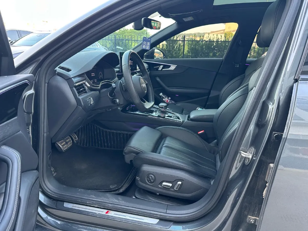 2024 Audi A4L 2.0T 190HP L4 7DCT,autocango,china used car exporter,china ev exporter,chinese used car exporter,chinese used ev exporter