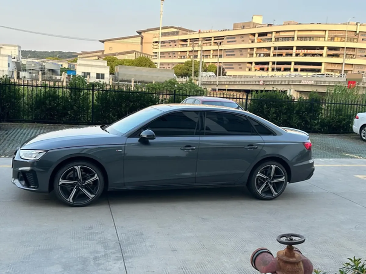 2024 Audi A4L 2.0T 190HP L4 7DCT,autocango,china used car exporter,china ev exporter,chinese used car exporter,chinese used ev exporter