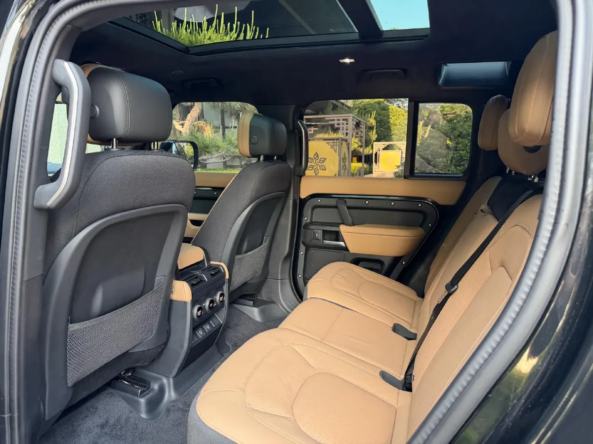 2025 Land Rover Defender 3.0T 400HP L6 8AT,autocango,china used car exporter,china ev exporter,chinese used car exporter,chinese used ev exporter