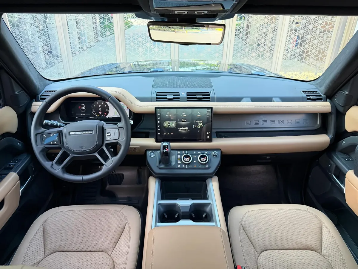 2025 Land Rover Defender 3.0T 400HP L6 8AT,autocango,china used car exporter,china ev exporter,chinese used car exporter,chinese used ev exporter