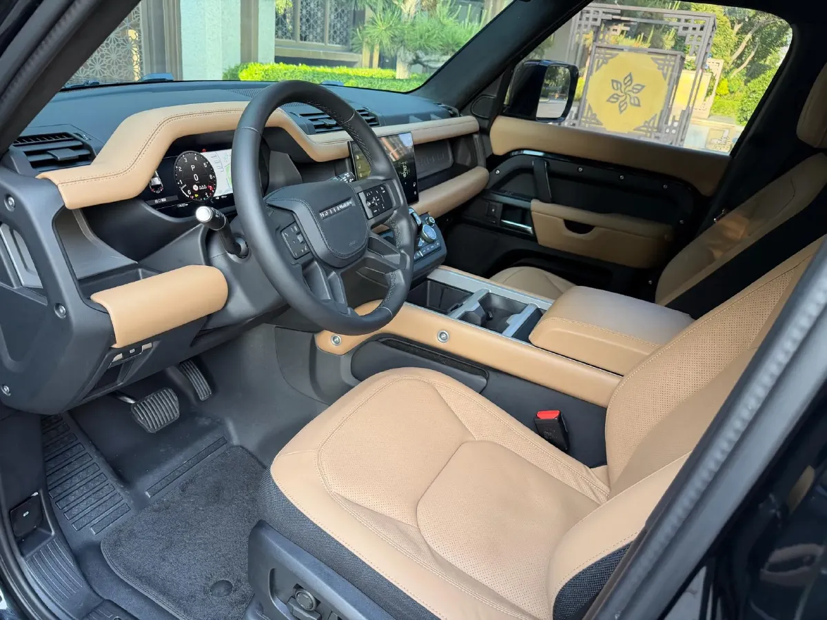 2025 Land Rover Defender 3.0T 400HP L6 8AT,autocango,china used car exporter,china ev exporter,chinese used car exporter,chinese used ev exporter