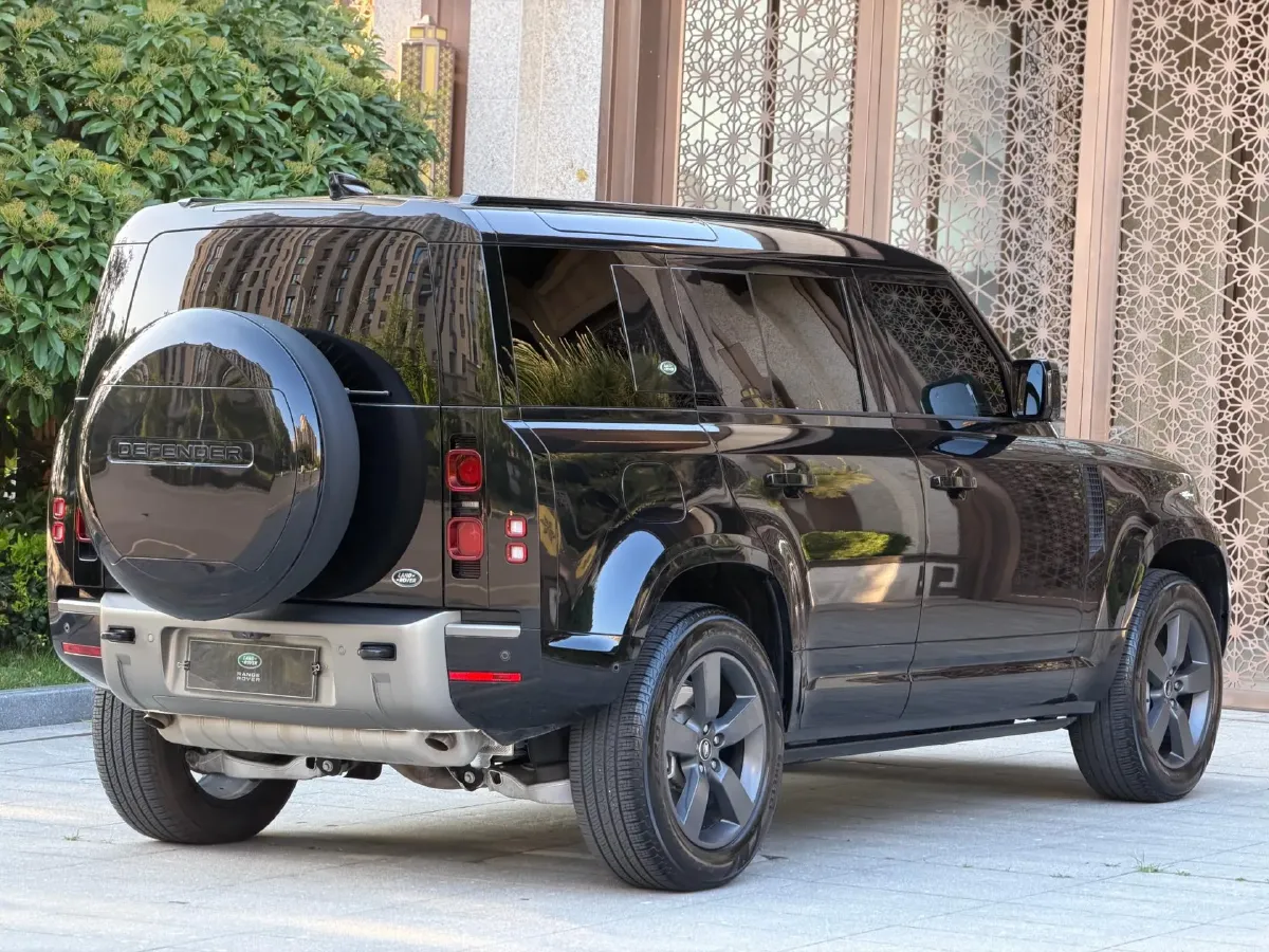 2025 Land Rover Defender 3.0T 400HP L6 8AT,autocango,china used car exporter,china ev exporter,chinese used car exporter,chinese used ev exporter