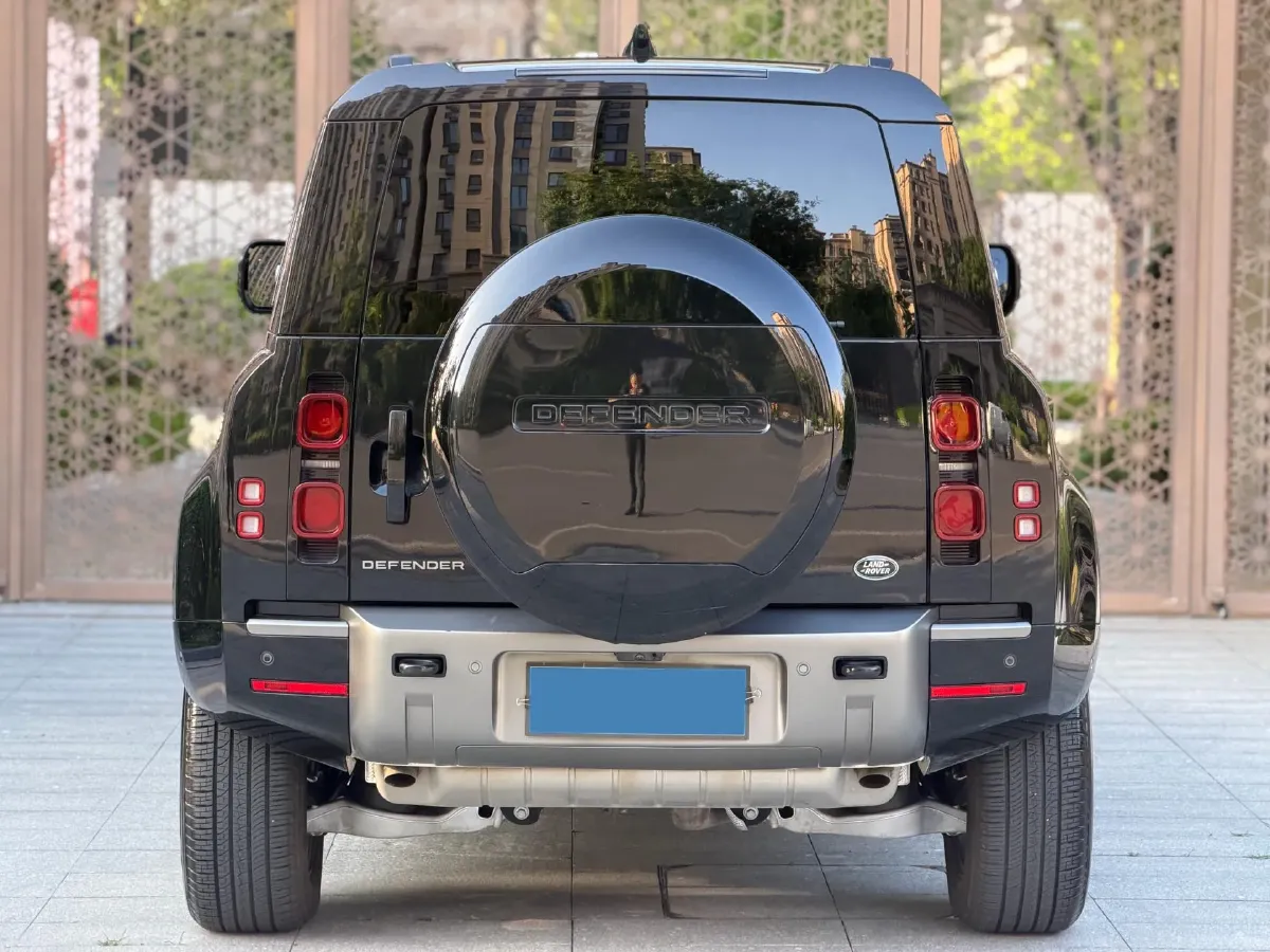 2025 Land Rover Defender 3.0T 400HP L6 8AT,autocango,china used car exporter,china ev exporter,chinese used car exporter,chinese used ev exporter