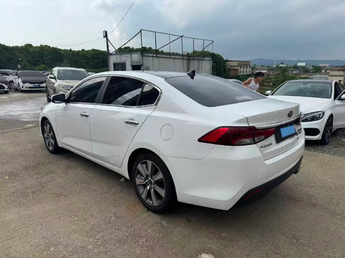 2017 Kia Cachet 1.6T 175HP L4 7DCT,autocango,china used car exporter,china ev exporter,chinese used car exporter,chinese used ev exporter
