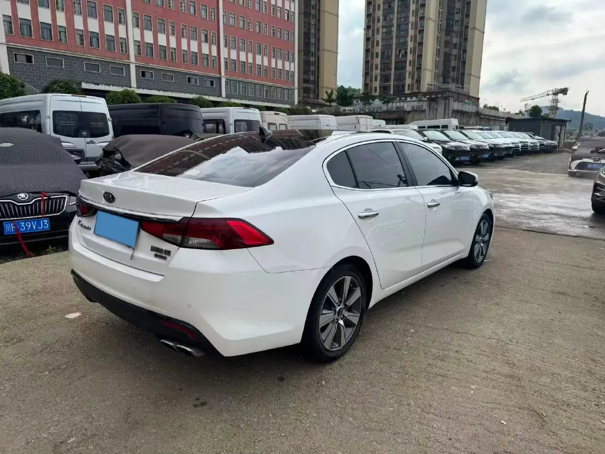 2017 Kia Cachet 1.6T 175HP L4 7DCT,autocango,china used car exporter,china ev exporter,chinese used car exporter,chinese used ev exporter