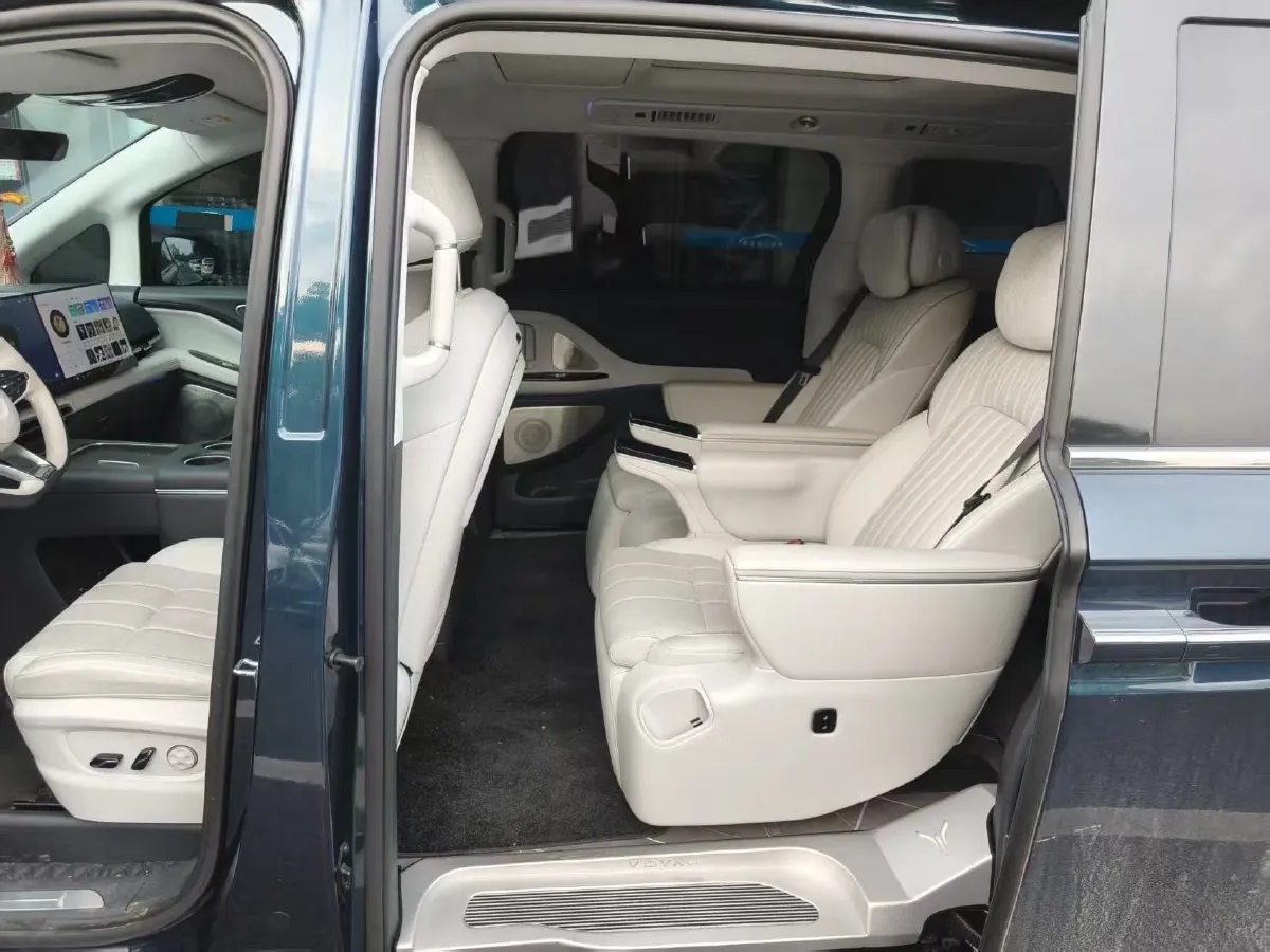 2025 Voyah Dream 1.5T 150HP L4 PHEV 41.7KWH,autocango,china used car exporter,china ev exporter,chinese used car exporter,chinese used ev exporter