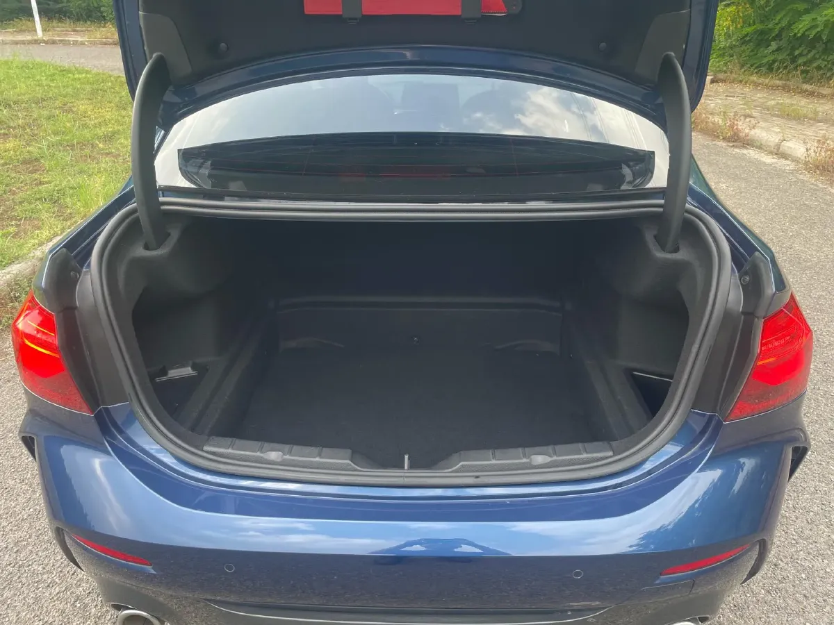 2022 BMW 1 Series 1.5T 140HP L3 7DCT,autocango,china used car exporter,china ev exporter,chinese used car exporter,chinese used ev exporter