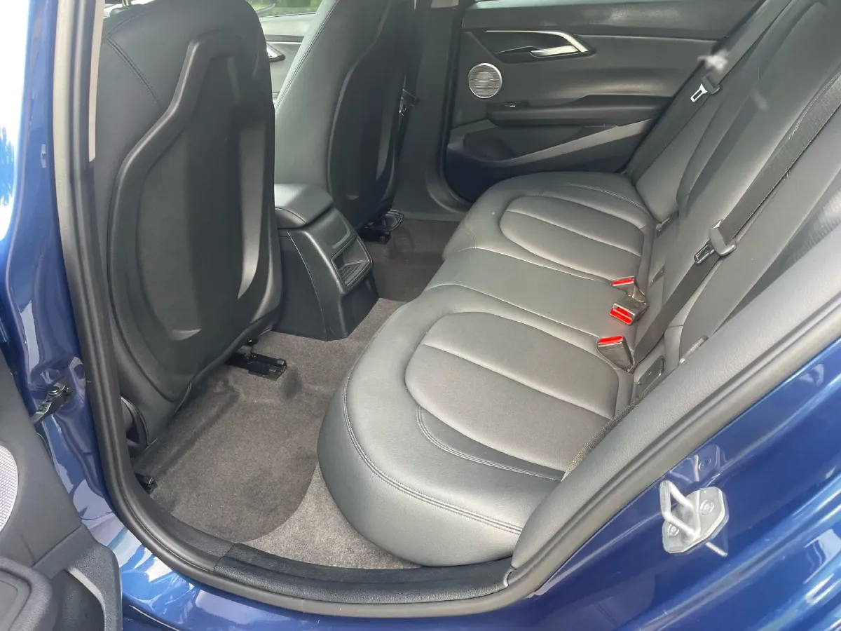 2022 BMW 1 Series 1.5T 140HP L3 7DCT,autocango,china used car exporter,china ev exporter,chinese used car exporter,chinese used ev exporter