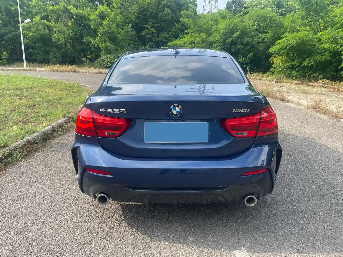2022 BMW 1 Series 1.5T 140HP L3 7DCT,autocango,china used car exporter,china ev exporter,chinese used car exporter,chinese used ev exporter
