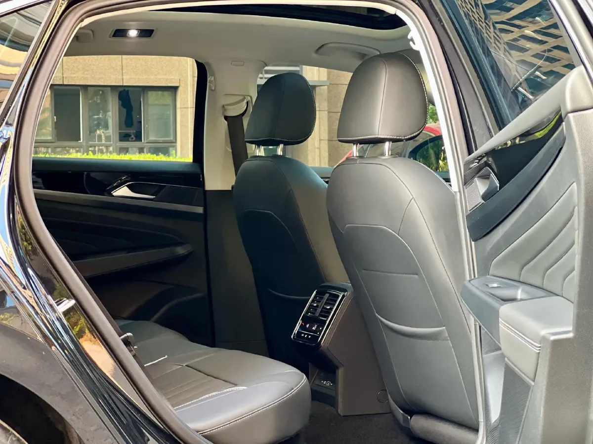 2023 Volkswagen Passat 2.0T 186HP L4 7DCT,autocango,china used car exporter,china ev exporter,chinese used car exporter,chinese used ev exporter