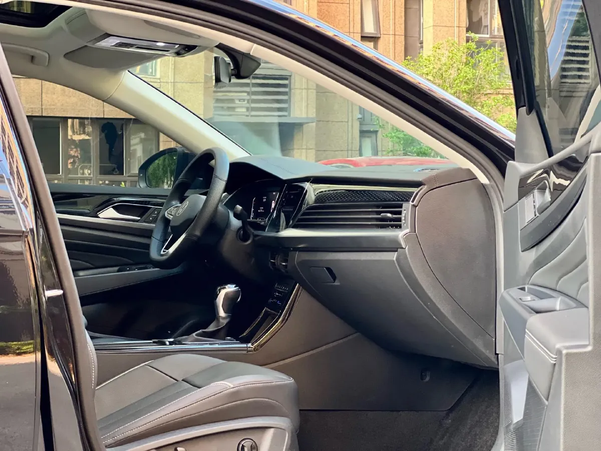 2023 Volkswagen Passat 2.0T 186HP L4 7DCT,autocango,china used car exporter,china ev exporter,chinese used car exporter,chinese used ev exporter
