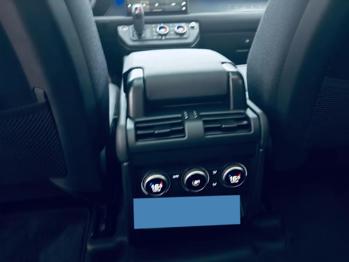 2025 Land Rover Defender 3.0T 400HP L6 8AT,autocango,china used car exporter,china ev exporter,chinese used car exporter,chinese used ev exporter
