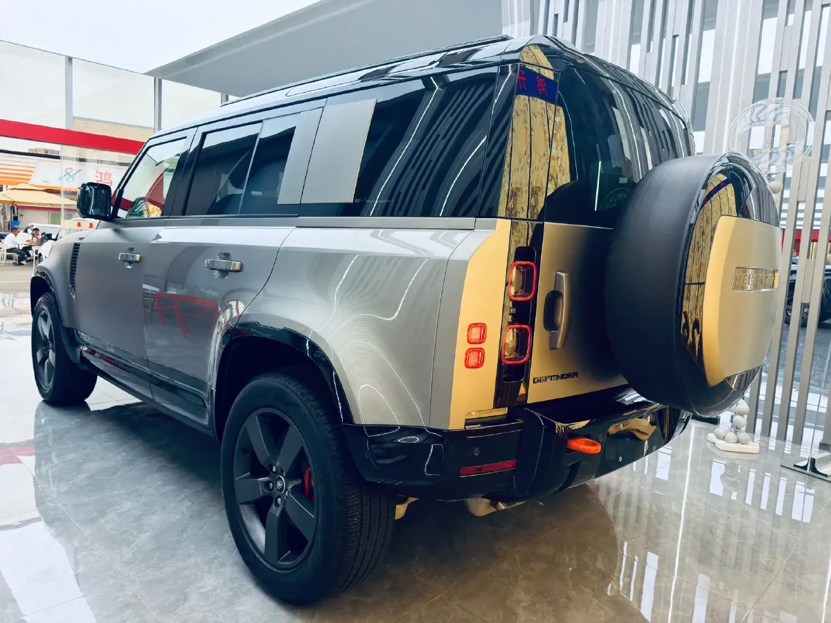 2025 Land Rover Defender 3.0T 400HP L6 8AT,autocango,china used car exporter,china ev exporter,chinese used car exporter,chinese used ev exporter