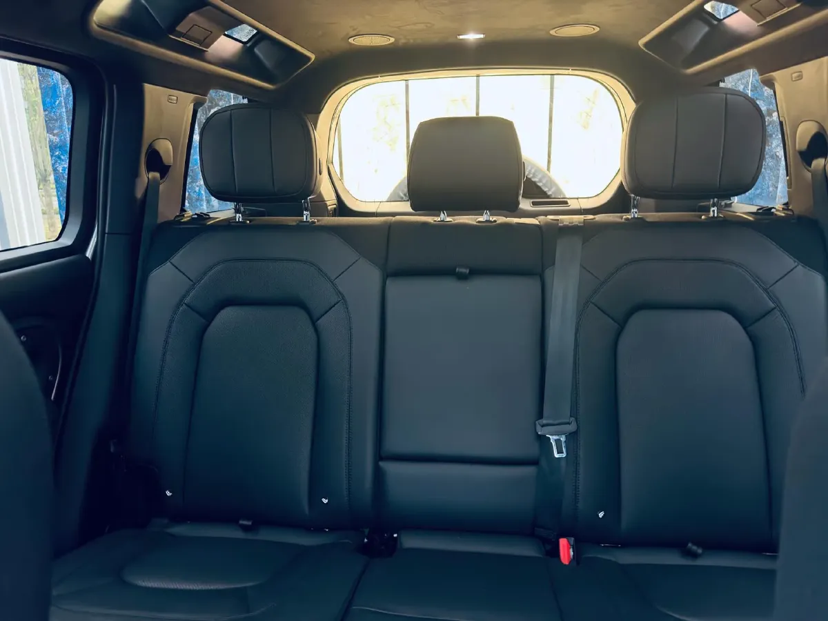 2025 Land Rover Defender 3.0T 400HP L6 8AT,autocango,china used car exporter,china ev exporter,chinese used car exporter,chinese used ev exporter