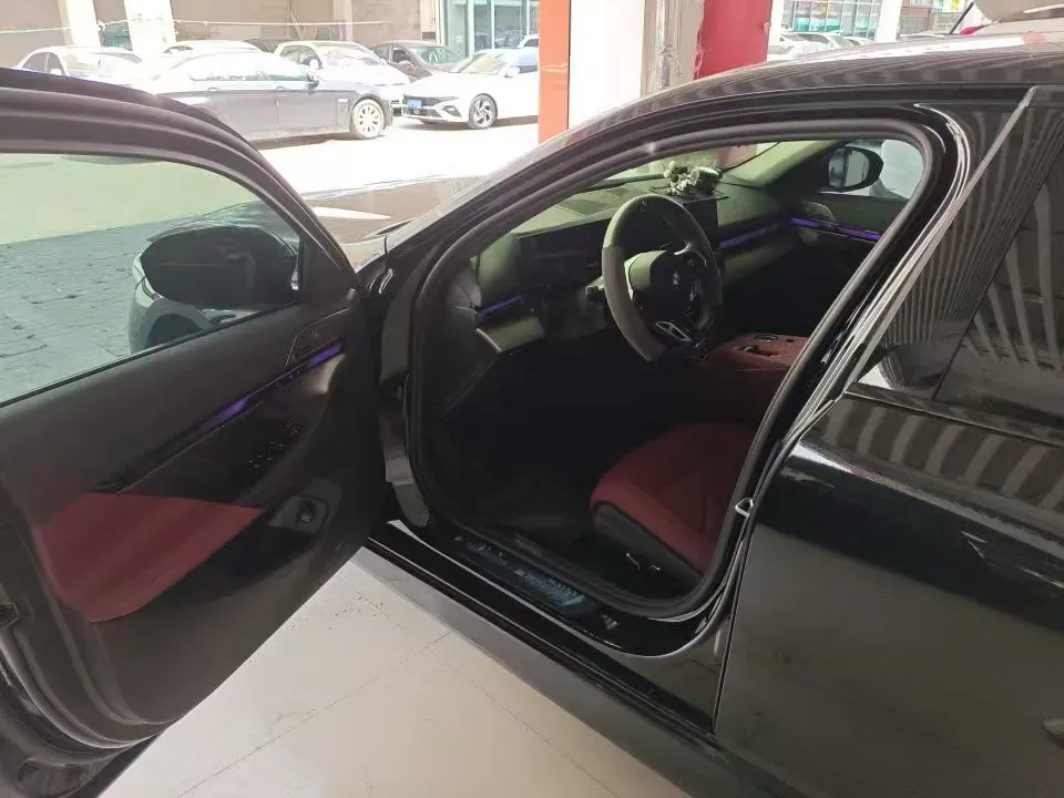 2024 BMW 5 Series 2.0T 190HP L4 8AT,autocango,china used car exporter,china ev exporter,chinese used car exporter,chinese used ev exporter