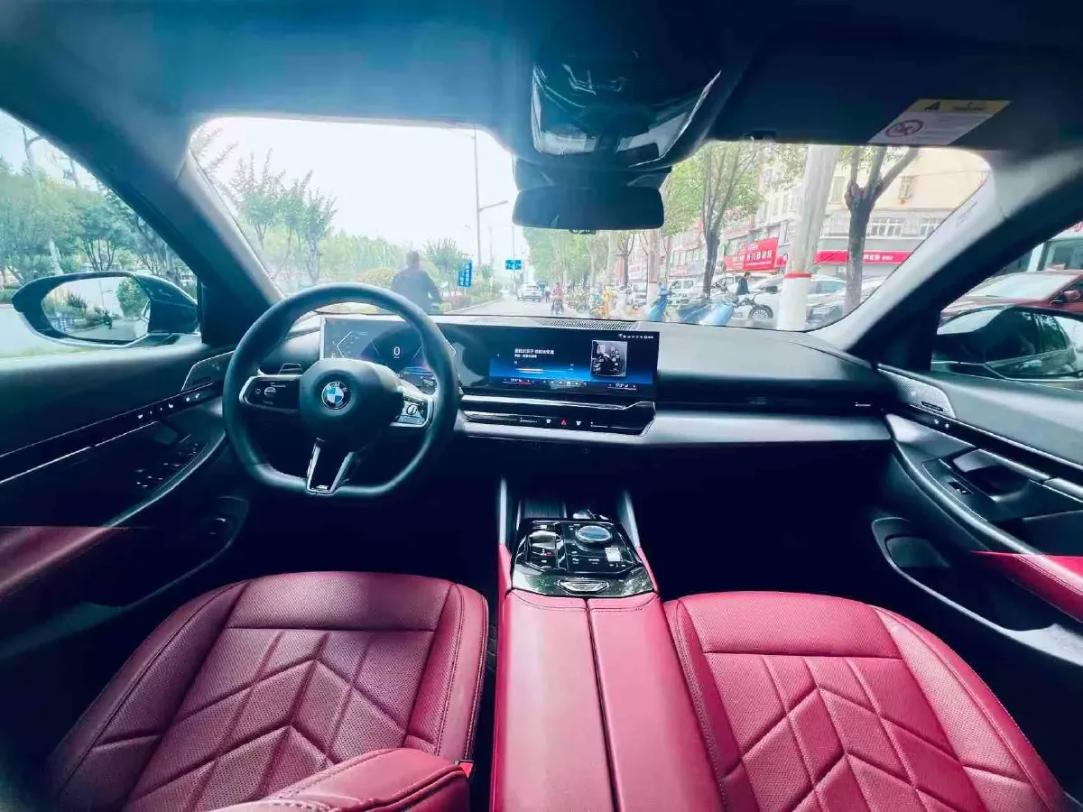 2024 BMW 5 Series 2.0T 190HP L4 8AT,autocango,china used car exporter,china ev exporter,chinese used car exporter,chinese used ev exporter