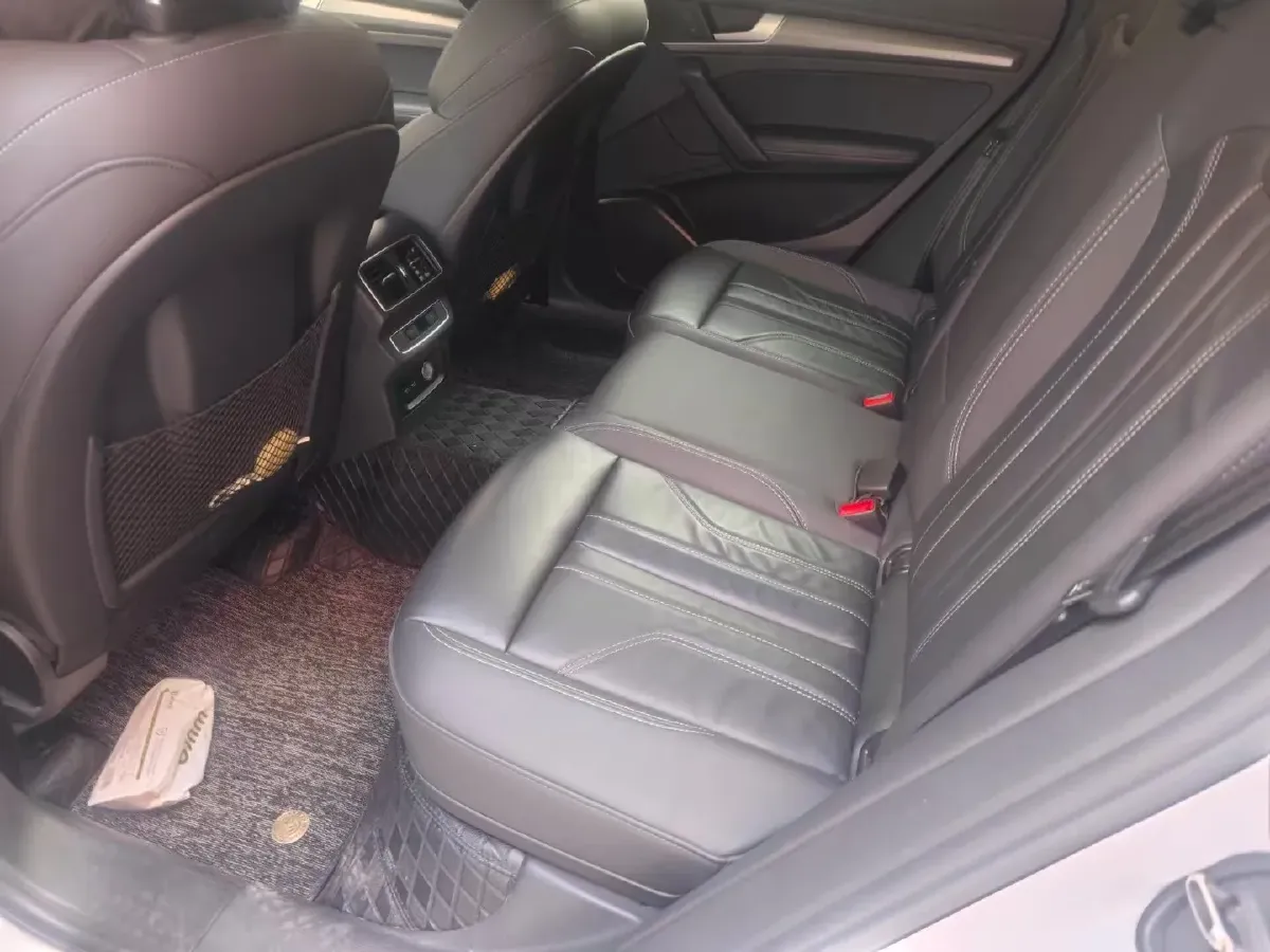 2022 Audi Q5L 2.0T 190HP L4 7DCT,autocango,china used car exporter,china ev exporter,chinese used car exporter,chinese used ev exporter