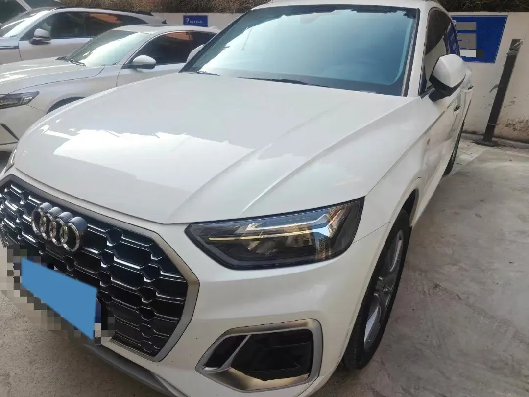 2022 Audi Q5L 2.0T 190HP L4 7DCT,autocango,china used car exporter,china ev exporter,chinese used car exporter,chinese used ev exporter