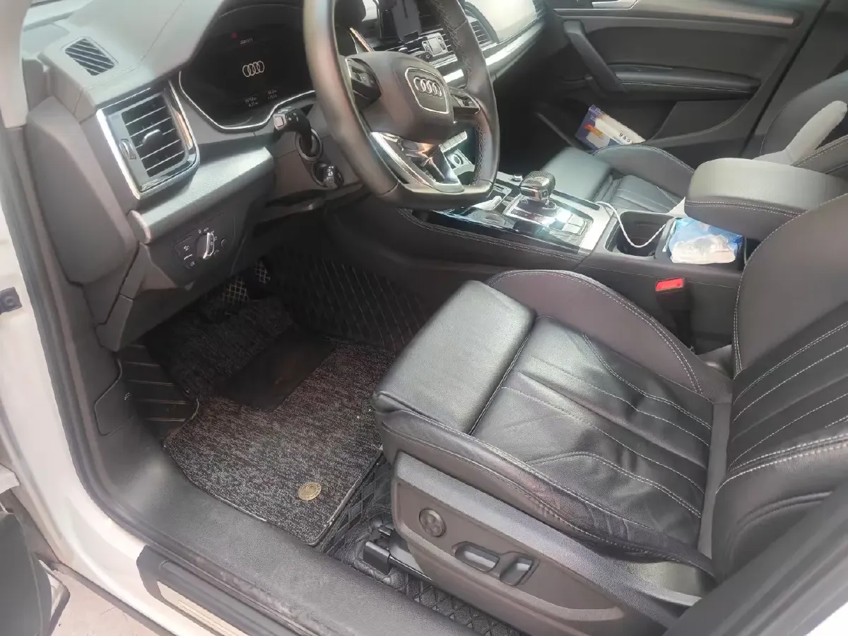 2022 Audi Q5L 2.0T 190HP L4 7DCT,autocango,china used car exporter,china ev exporter,chinese used car exporter,chinese used ev exporter