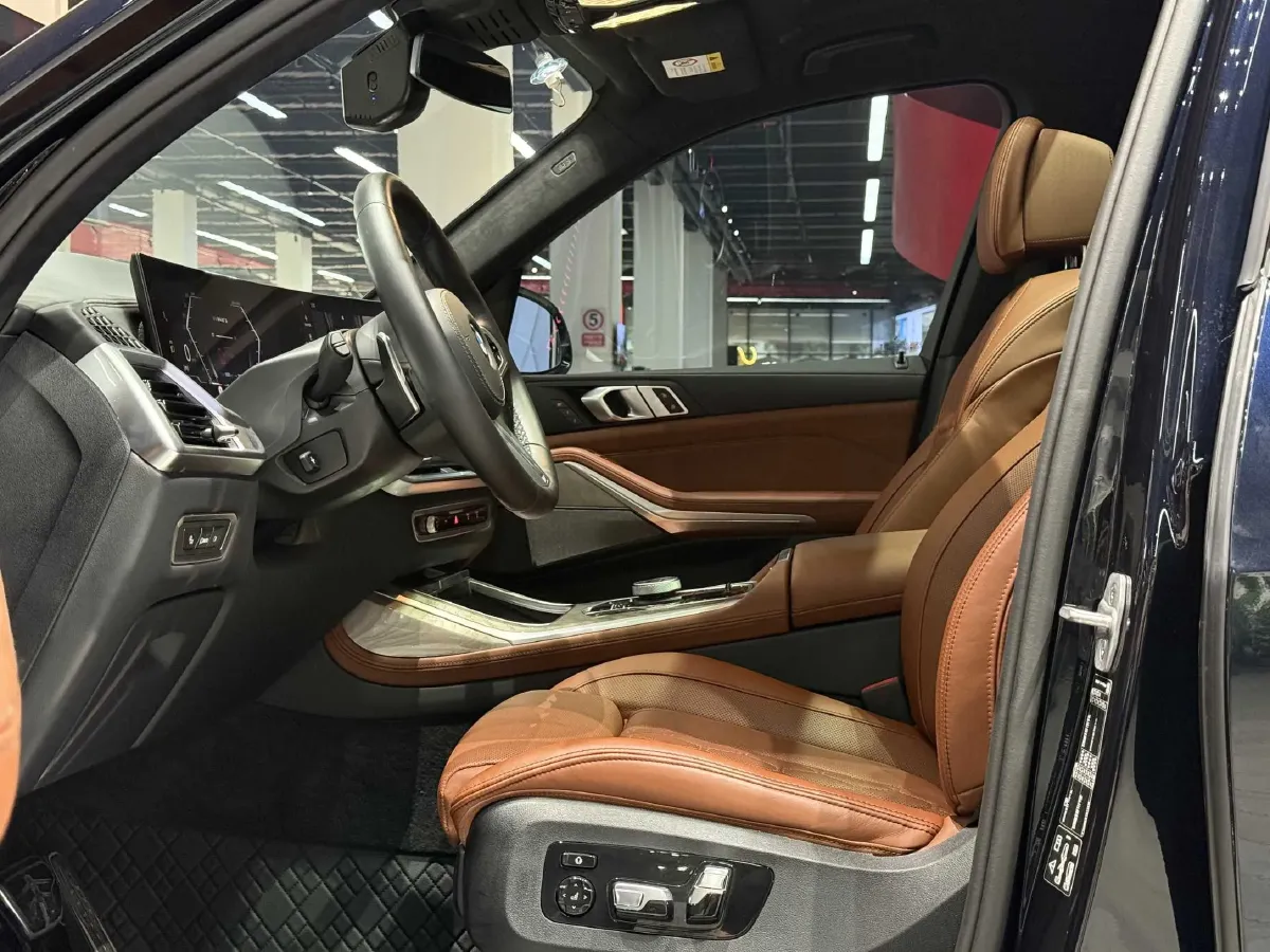 2024 BMW X7 3.0T 381HP L6 8AT,autocango,china used car exporter,china ev exporter,chinese used car exporter,chinese used ev exporter