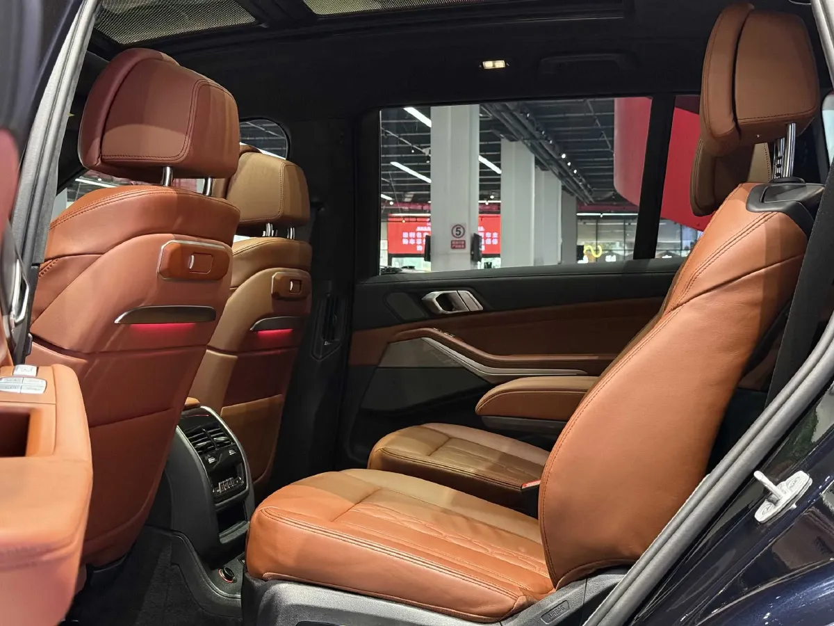 2024 BMW X7 3.0T 381HP L6 8AT,autocango,china used car exporter,china ev exporter,chinese used car exporter,chinese used ev exporter