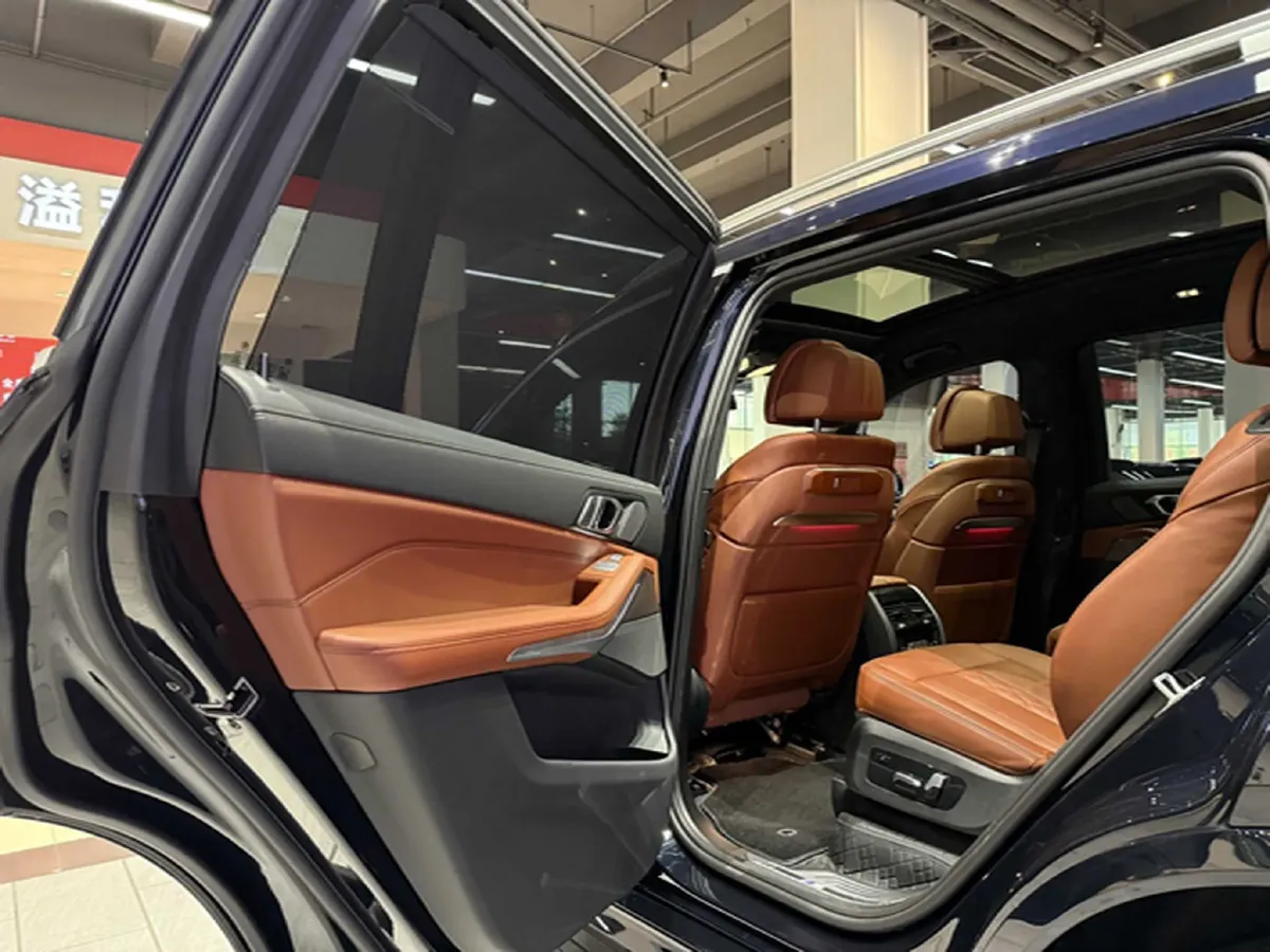 2024 BMW X7 3.0T 381HP L6 8AT,autocango,china used car exporter,china ev exporter,chinese used car exporter,chinese used ev exporter