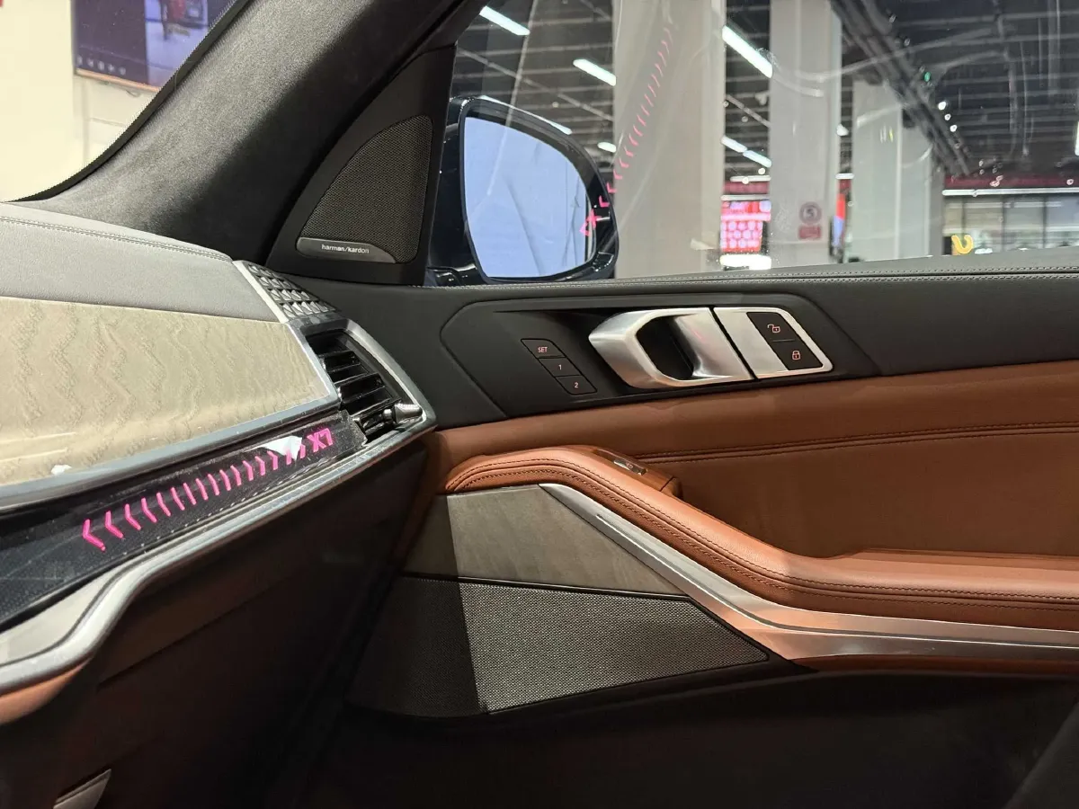 2024 BMW X7 3.0T 381HP L6 8AT,autocango,china used car exporter,china ev exporter,chinese used car exporter,chinese used ev exporter