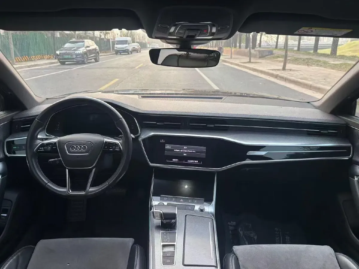 2022 Audi A6L 2.0T 190HP L4 7DCT,autocango,china used car exporter,china ev exporter,chinese used car exporter,chinese used ev exporter