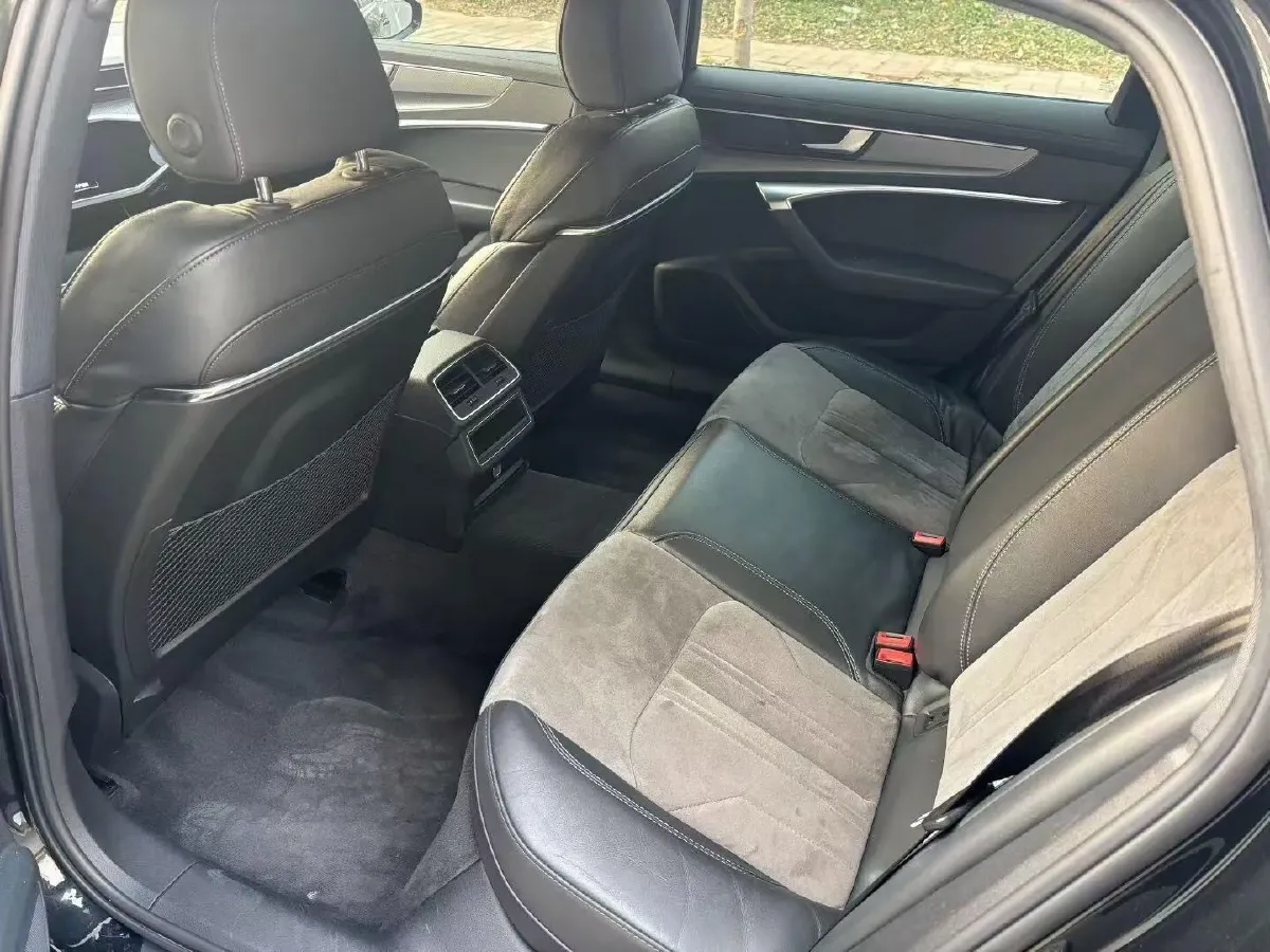 2022 Audi A6L 2.0T 190HP L4 7DCT,autocango,china used car exporter,china ev exporter,chinese used car exporter,chinese used ev exporter