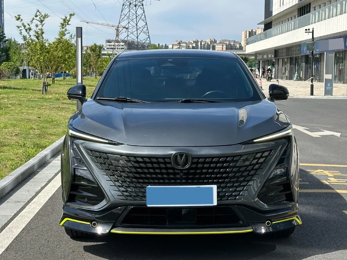 2022 ChangAn UNI-T 1.5T 188HP L4 7DCT,autocango,china used car exporter,china ev exporter,chinese used car exporter,chinese used ev exporter