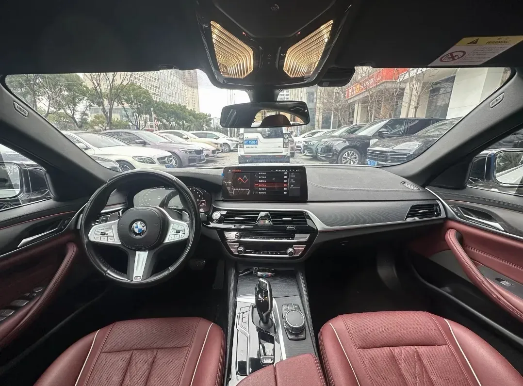 2022 BMW 5 Series 2.0T 252HP L4 8AT,autocango,china used car exporter,china ev exporter,chinese used car exporter,chinese used ev exporter