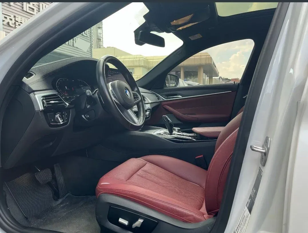 2022 BMW 5 Series 2.0T 252HP L4 8AT,autocango,china used car exporter,china ev exporter,chinese used car exporter,chinese used ev exporter