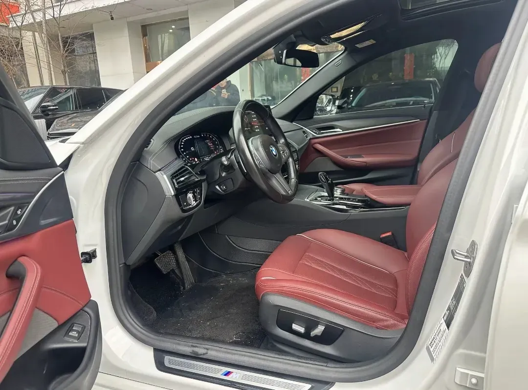2022 BMW 5 Series 2.0T 252HP L4 8AT,autocango,china used car exporter,china ev exporter,chinese used car exporter,chinese used ev exporter