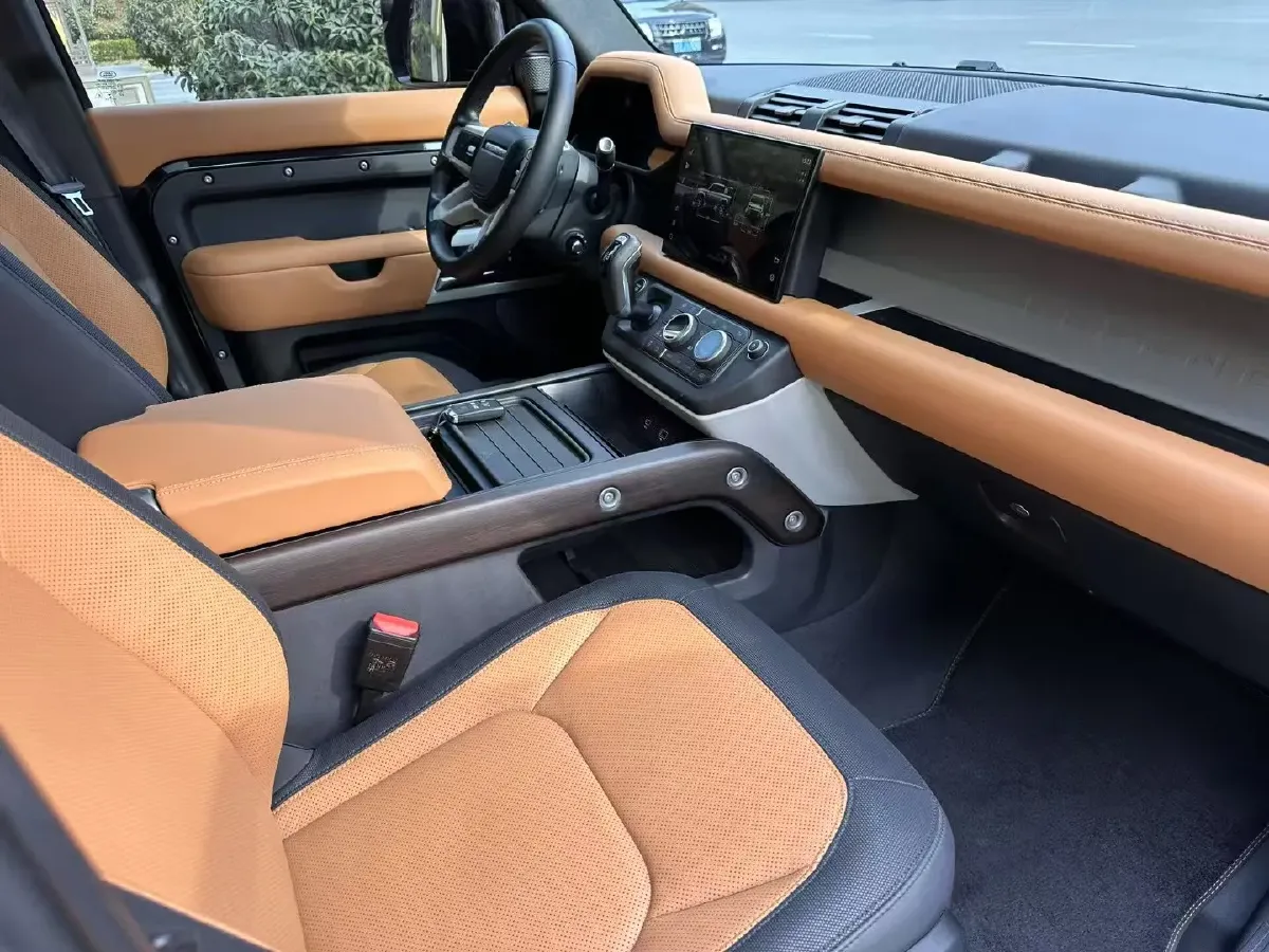 2024 Land Rover Defender 3.0T 400HP L6 8AT,autocango,china used car exporter,china ev exporter,chinese used car exporter,chinese used ev exporter