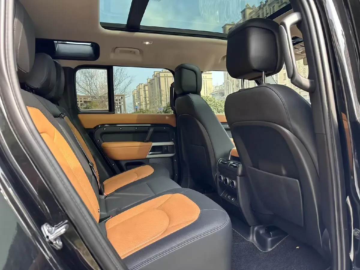2024 Land Rover Defender 3.0T 400HP L6 8AT,autocango,china used car exporter,china ev exporter,chinese used car exporter,chinese used ev exporter