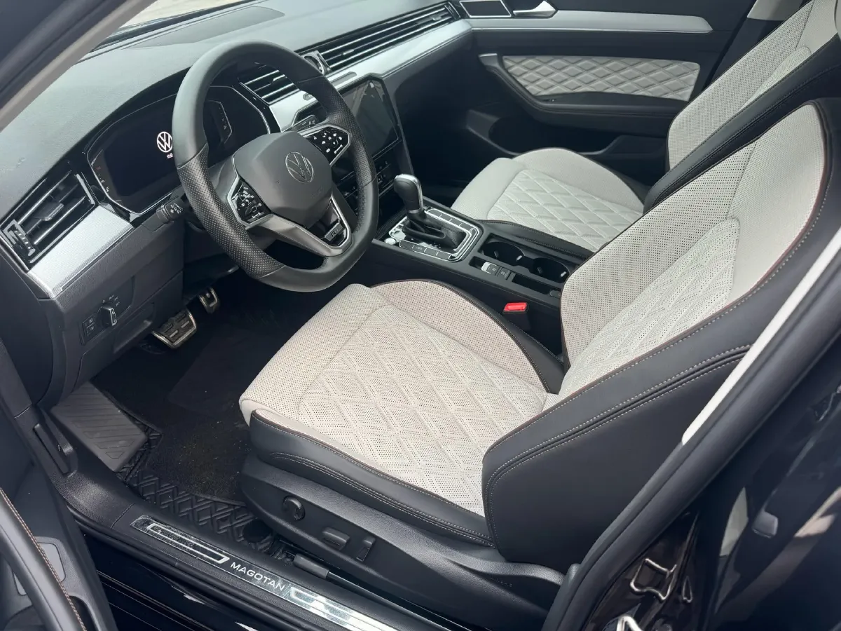 2023 Volkswagen Magotan 2.0T 186HP L4 7DCT,autocango,china used car exporter,china ev exporter,chinese used car exporter,chinese used ev exporter