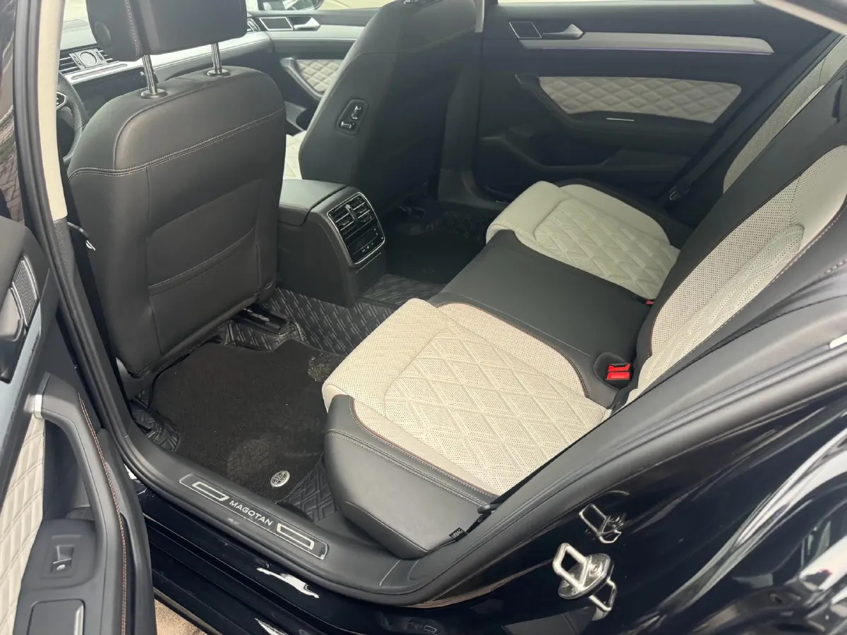 2023 Volkswagen Magotan 2.0T 186HP L4 7DCT,autocango,china used car exporter,china ev exporter,chinese used car exporter,chinese used ev exporter