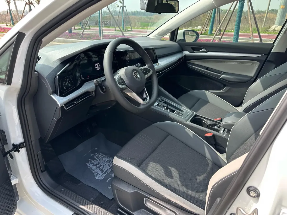 2023 Volkswagen Golf 1.4T 150HP L4 7DCT,autocango,china used car exporter,china ev exporter,chinese used car exporter,chinese used ev exporter