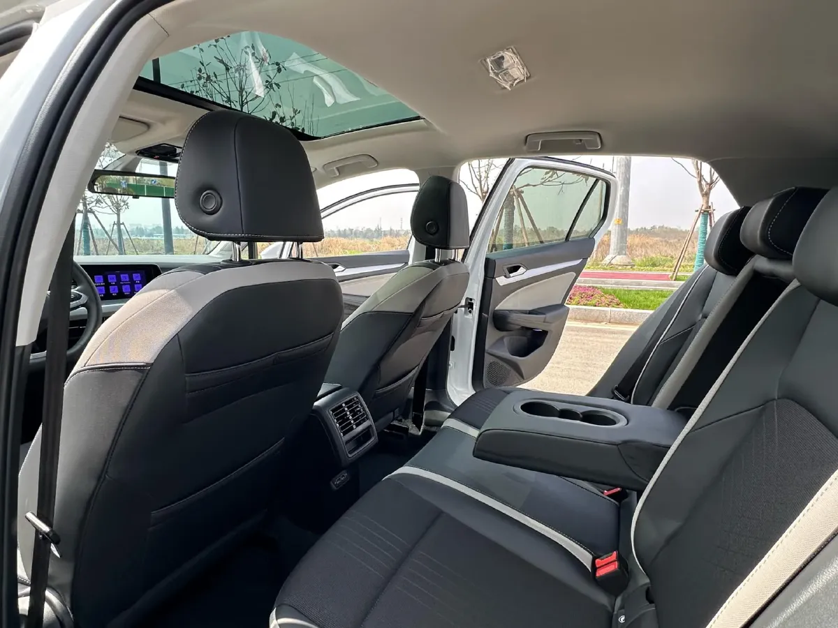 2023 Volkswagen Golf 1.4T 150HP L4 7DCT,autocango,china used car exporter,china ev exporter,chinese used car exporter,chinese used ev exporter
